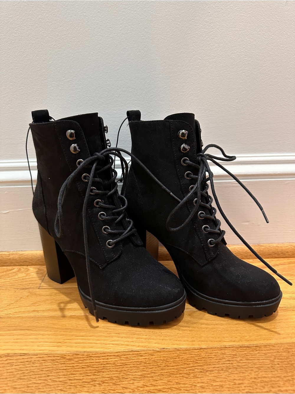 NWOT Forever 21 Black Lace-Up Chunky Heel Platform Ankle Boots